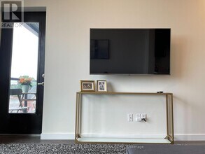 690 King St W in Kitchener, ON - Building Photo - Building Photo