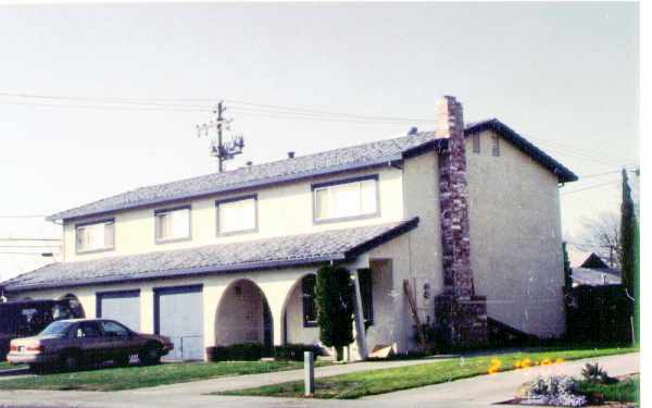 19-21 Manzanita Ln in Tracy, CA - Building Photo