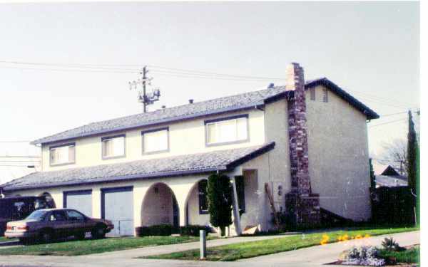 19-21 Manzanita Ln in Tracy, CA - Foto de edificio