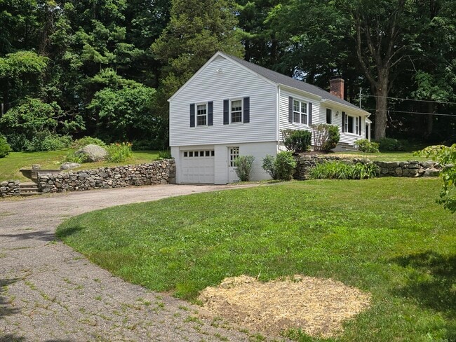 58 Old Hawleyville Rd in Newtown, CT - Building Photo - Building Photo
