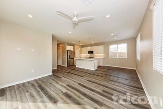 680 Susanne St in Corona, CA - Foto de edificio - Building Photo