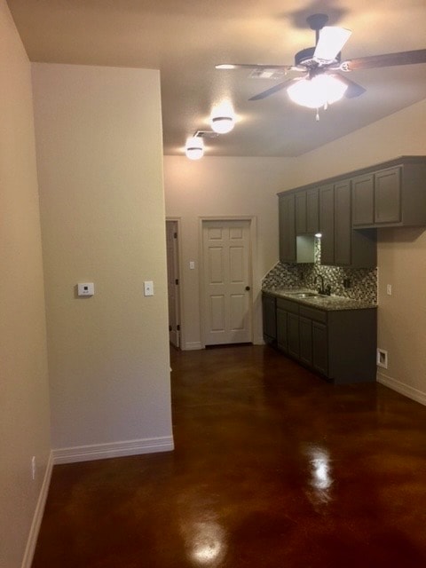 1106 W 2nd St in McGregor, TX - Foto de edificio - Building Photo