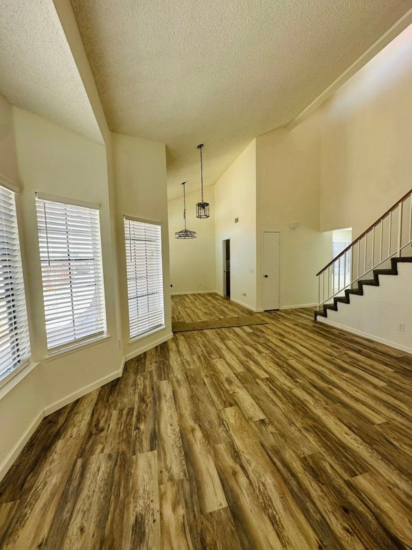 37502 Little Sycamore St in Palmdale, CA - Foto de edificio - Building Photo