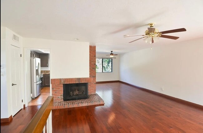 26311 W Plata Ln in Calabasas, CA - Building Photo - Building Photo