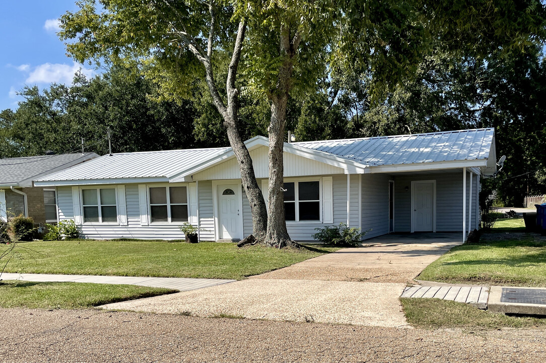 501 Macon Rd in Lafayette, LA - Building Photo