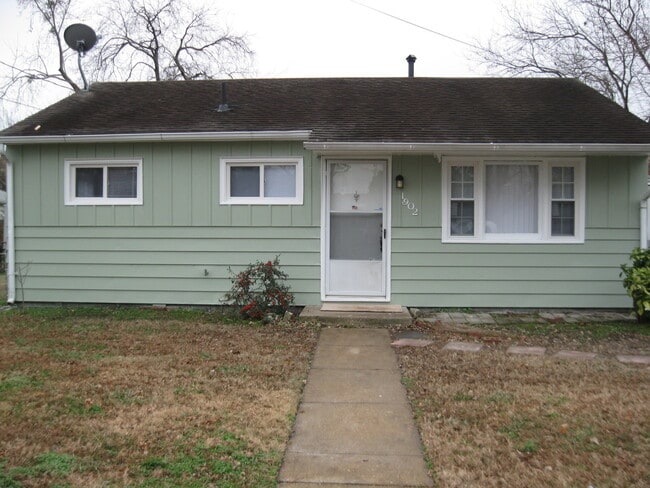 property at 1902 Somerville Dr