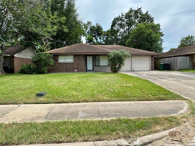 530 Edgebrook Dr in Houston, TX - Building Photo - Building Photo