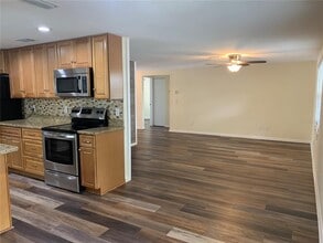 12510 Queensland Ln in Tampa, FL - Building Photo - Building Photo