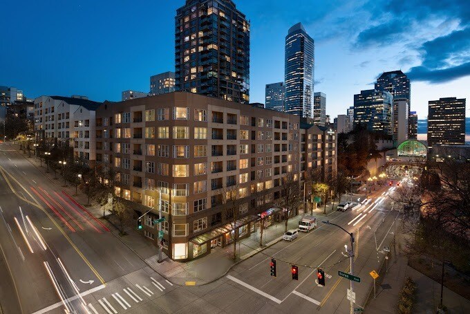 AVIA on Pike Street in Seattle, WA - Foto de edificio