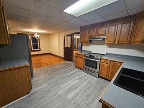 2 Brookside Ave-Unit -Main house in Endicott, NY - Building Photo - Building Photo