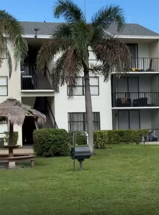 714 Executive Center Dr in West Palm Beach, FL - Building Photo