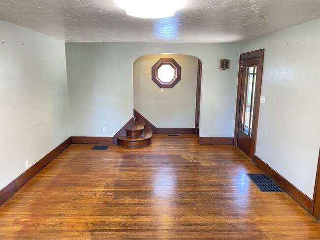 317 N Madriver St in Bellefontaine, OH - Building Photo - Building Photo