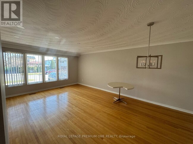 50 Faversham Crescent in Toronto, ON - Building Photo - Building Photo