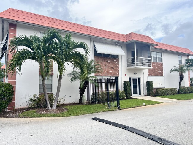 3550 NW 8th Ave in Pompano Beach, FL - Foto de edificio - Building Photo