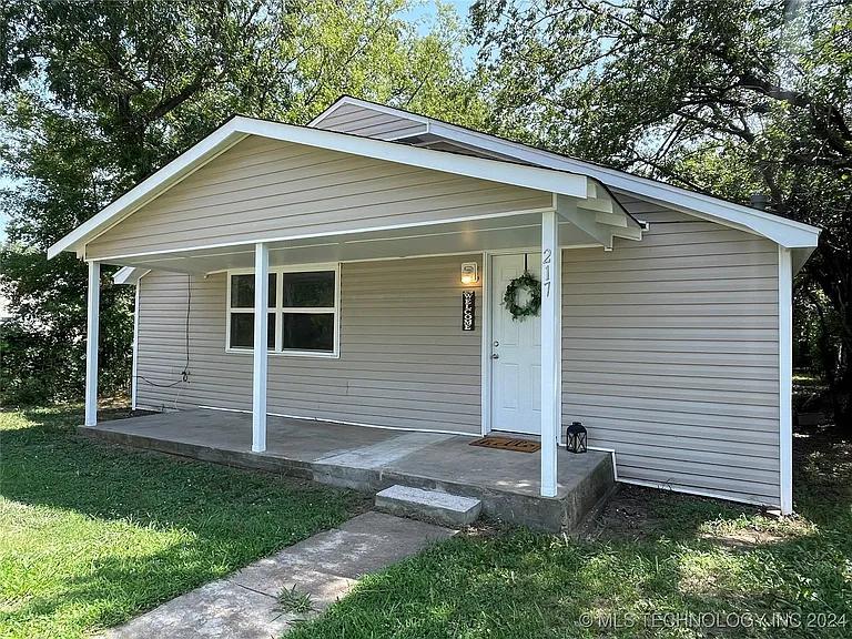 217 E 8th St in Cushing, OK - Building Photo