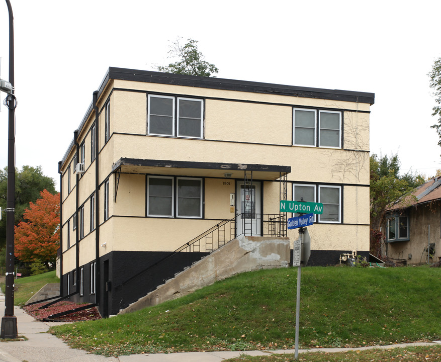 2700 Golden Valley Rd in Minneapolis, MN - Foto de edificio