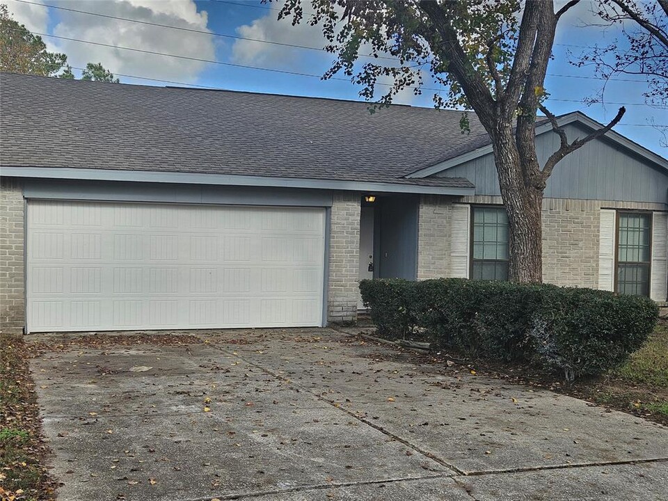 23822 Firegate Dr in Spring, TX - Building Photo