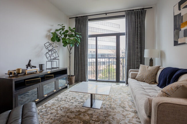 South Main Building in Houston, TX - Building Photo - Interior Photo