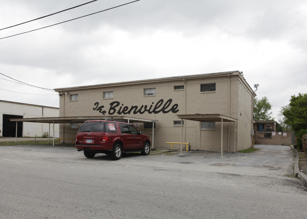 The Bienville Apartments in Houston, TX - Building Photo