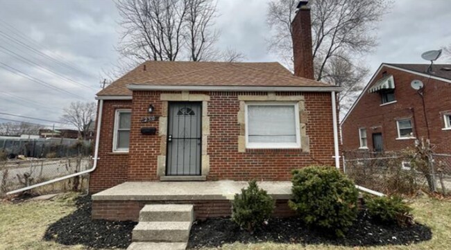 property at 250 W Brentwood St