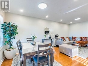 5321 Red Brush Dr in Mississauga, ON - Building Photo - Building Photo