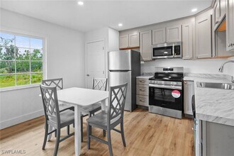 1046 Periwinkle Way in Sanibel, FL - Building Photo - Building Photo