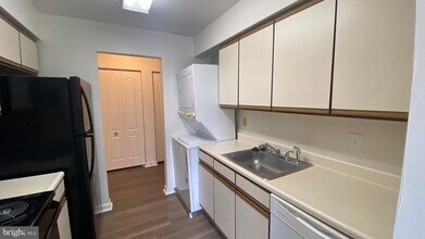 8601 Falls Run Rd-Unit -I in Ellicott City, MD - Building Photo - Building Photo