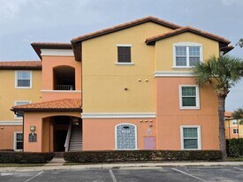 5483 Vineland Rd in Orlando, FL - Building Photo