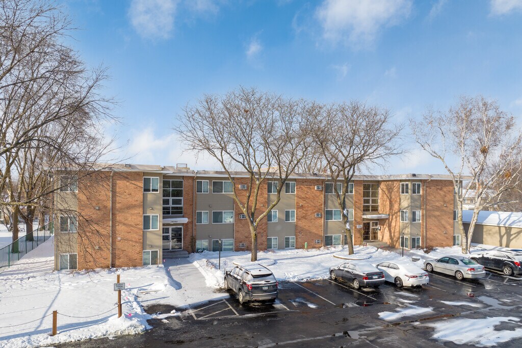 Rosewood Manor Rosemount, MN Apartments