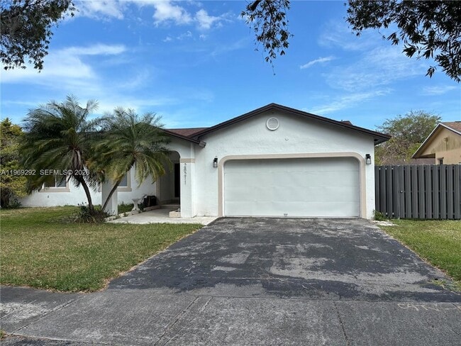 28211 SW 136th Pl in Homestead, FL - Foto de edificio - Building Photo