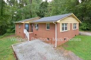 2708 E Main St in Durham, NC - Building Photo