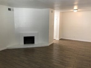 6200 W Tidwell Rd in Houston, TX - Building Photo - Building Photo