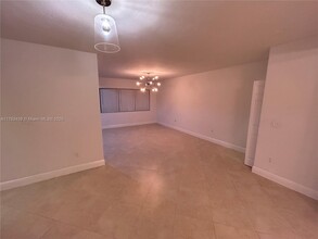 2880 Pine Tree Dr in Miami Beach, FL - Building Photo - Building Photo