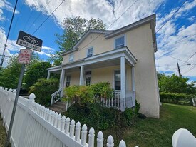 1001 Avon St, Unit A in Charlottesville, VA - Building Photo