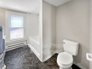 200 Danis St in Mill Hall, PA - Foto de edificio - Building Photo