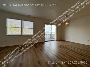 913 N Kalamazoo St in Paw Paw, MI - Building Photo - Building Photo