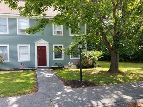 11 Farmgate Rd in South Berwick, ME - Building Photo - Building Photo