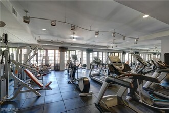 23191 Fashion Dr in Estero, FL - Foto de edificio - Building Photo