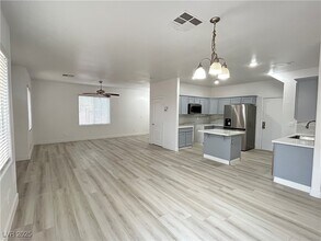 8618 Peaceful Dreams St in Las Vegas, NV - Building Photo - Building Photo