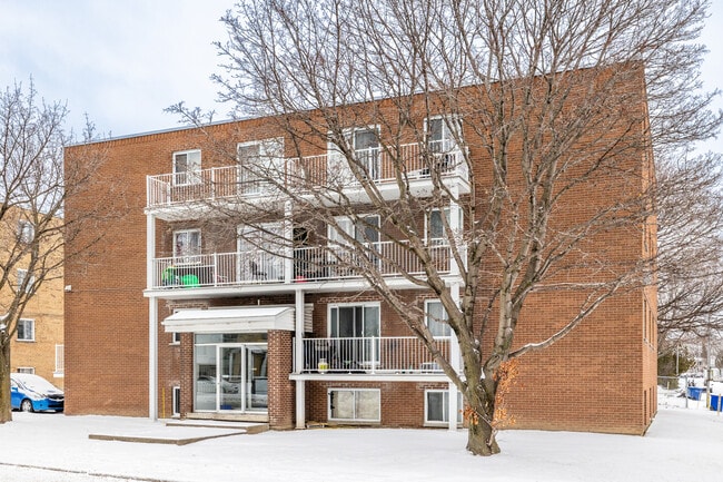 390 De La Concorde Boul O in Laval, QC - Building Photo - Building Photo