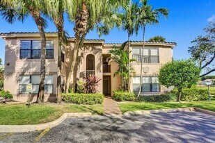 2736 S University Dr in Davie, FL - Building Photo