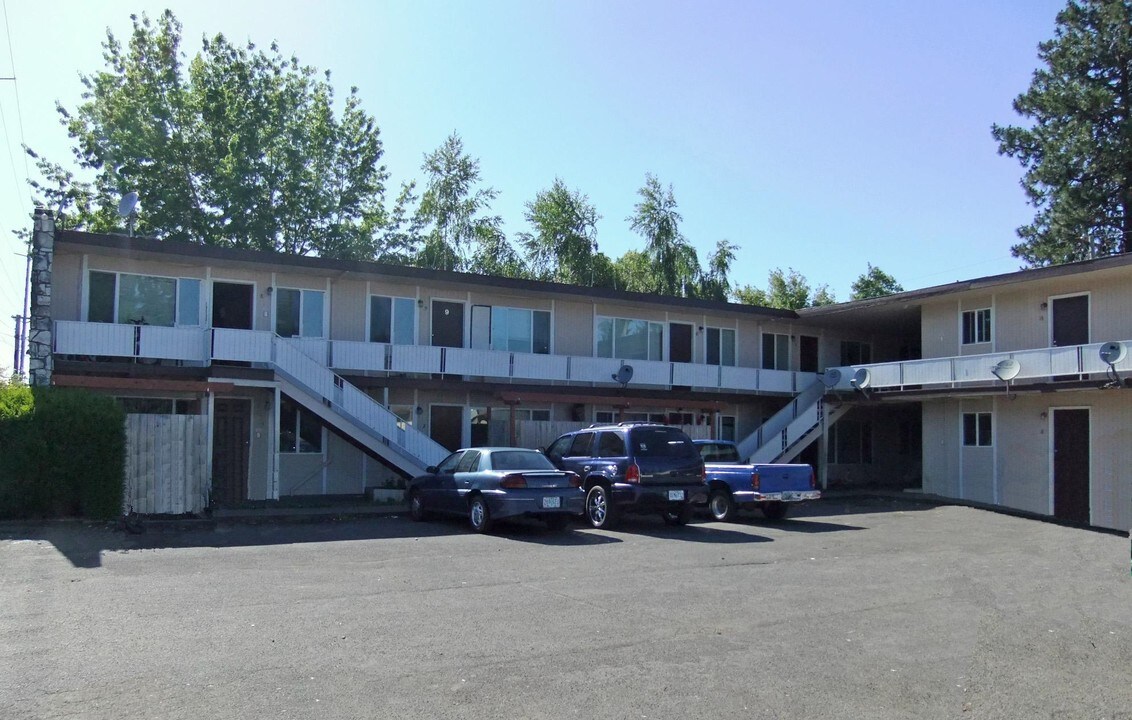 12305-12325 SW Allen Blvd in Beaverton, OR - Building Photo