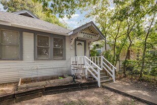 2112 McMillan Ave, Unit A in Dallas, TX - Building Photo