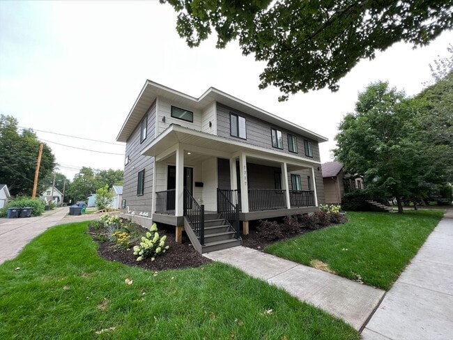 1717 Rollins Ave SE in Minneapolis, MN - Foto de edificio - Building Photo