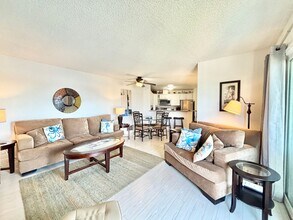 3101 Peninsula Rd in Oxnard, CA - Foto de edificio - Building Photo