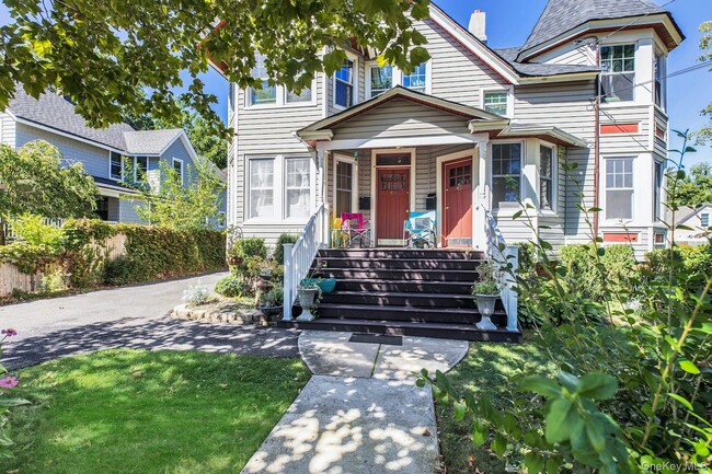 43 James St in Babylon, NY - Building Photo - Building Photo