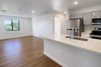 1950 Fletcher St, Unit 303 in Hollywood, FL - Building Photo - Building Photo