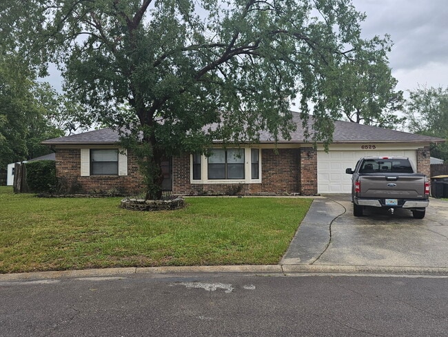 property at 6523 Diamond Leaf Ct S