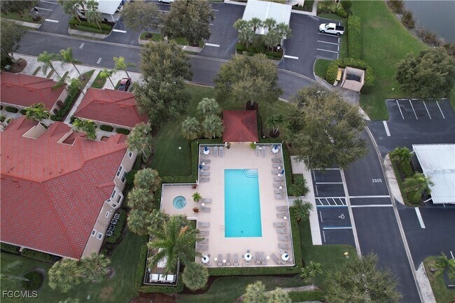 2925 Cypress Trace Cir, Unit 103 in Naples, FL - Building Photo - Building Photo