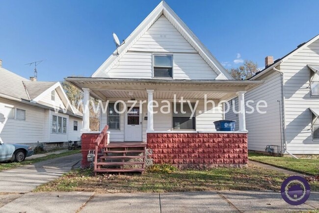 property at 3936 Woodhaven Dr